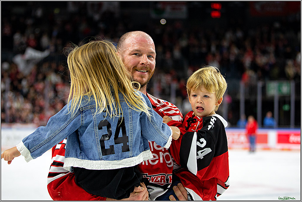 PENNY DEL; Koelner Haie- Straubing Tigers; Koeln, 09.10.2022